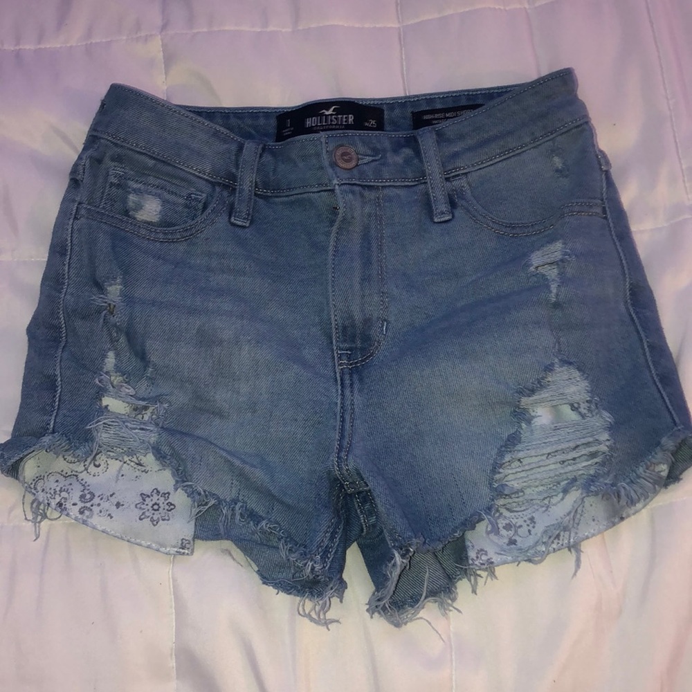 HOLLISTER HIGH RISE SHORTS